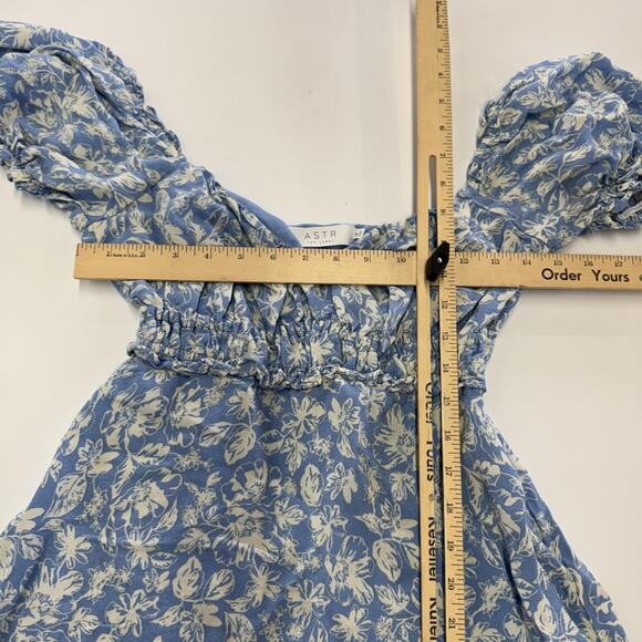 ASTR The Label Dress Womens Small Milkmaid Floral Puff Sleeve Smocked Mini - Picture 6 of 10